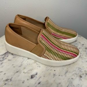 Clarks Collection Sneakers Size 6.5
Leather Upper comfort multicolor